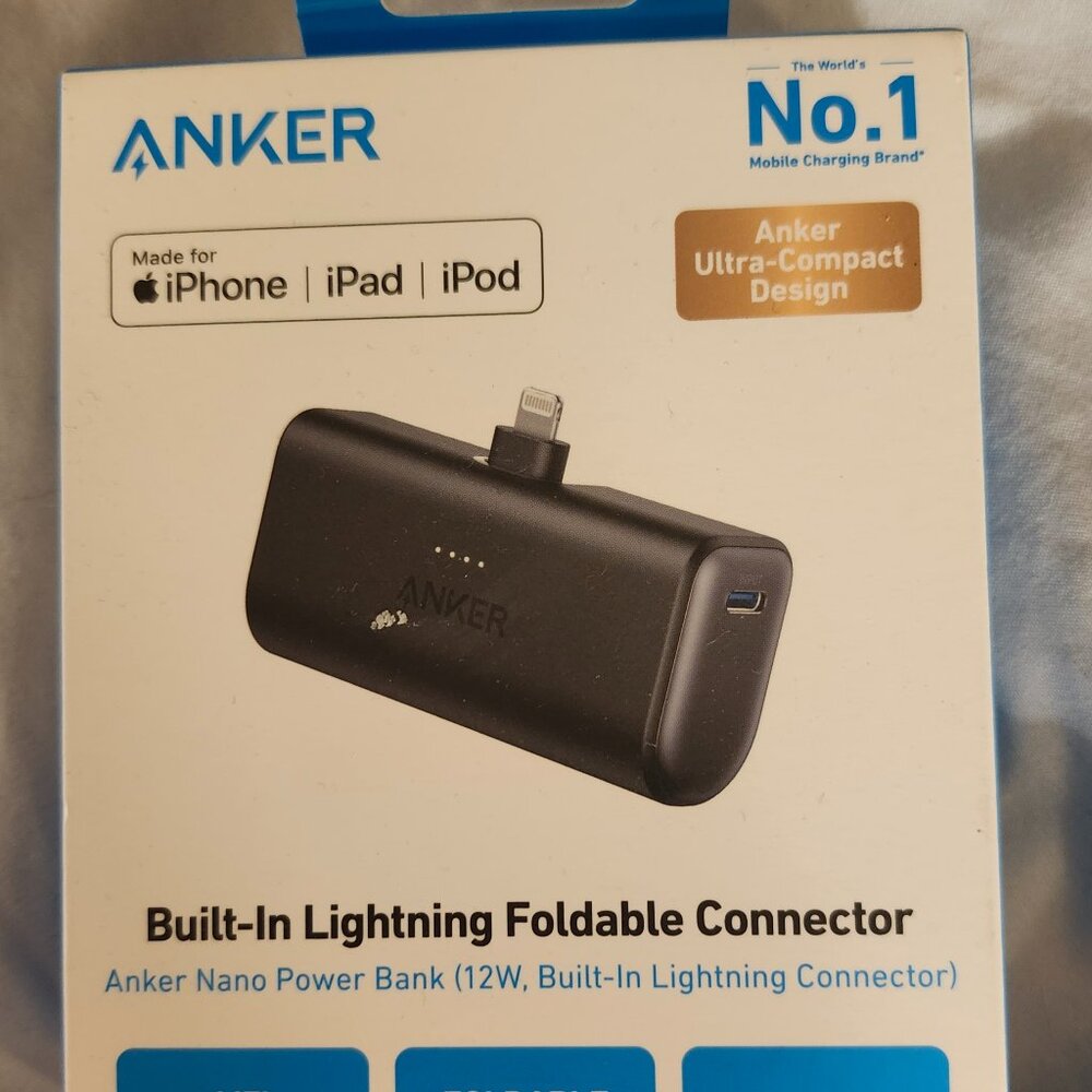 Anker Nano Power Bank 12W, Built-In Lightning Connector iPHONE iPAD iPOD charge